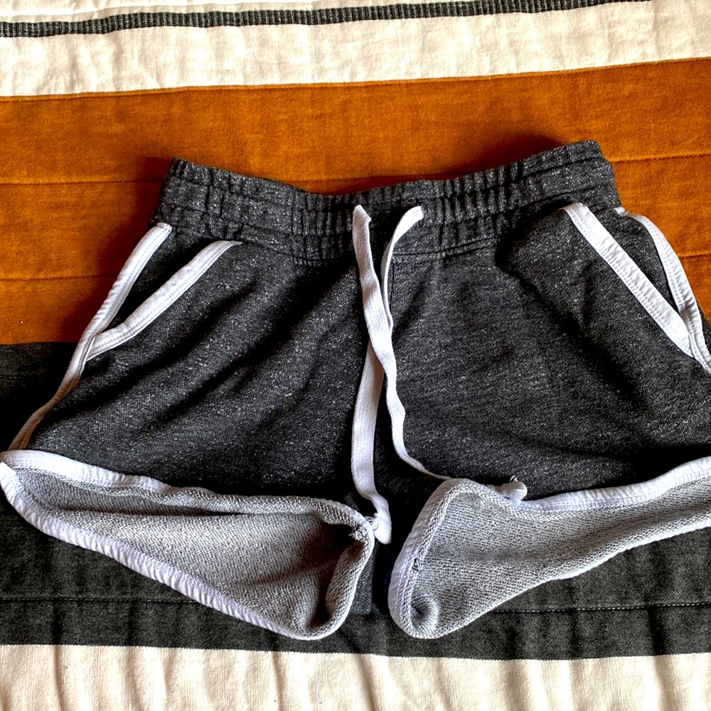 Reflex shorts💖 lightly worn, super comfy! Size m